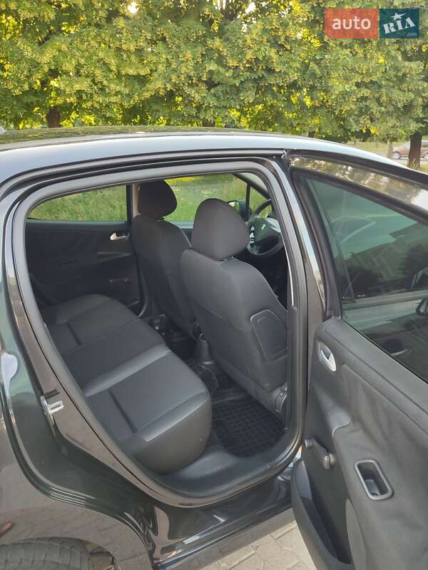 Хетчбек Peugeot 207 2011 в Чернівцях