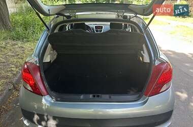 Хетчбек Peugeot 207 2010 в 