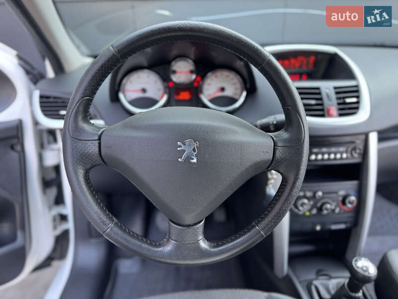 Хетчбек Peugeot 207 2011 в Києві