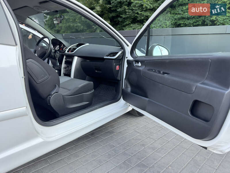 Хетчбек Peugeot 207 2011 в Києві