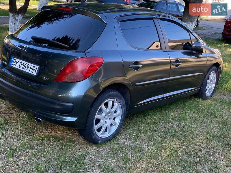 Хэтчбек Peugeot 207 2008 в Ровно