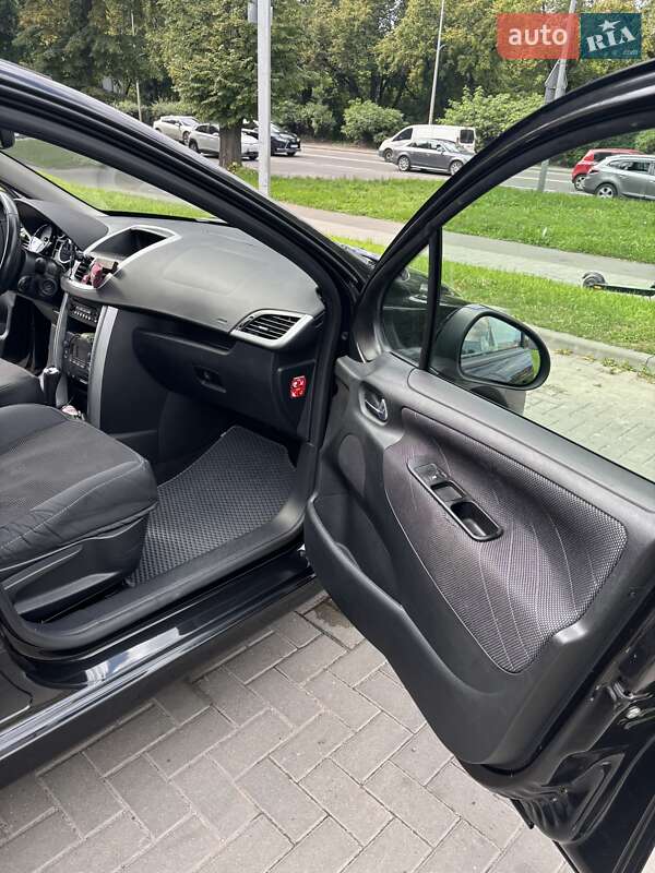Хэтчбек Peugeot 207 2007 в Львове