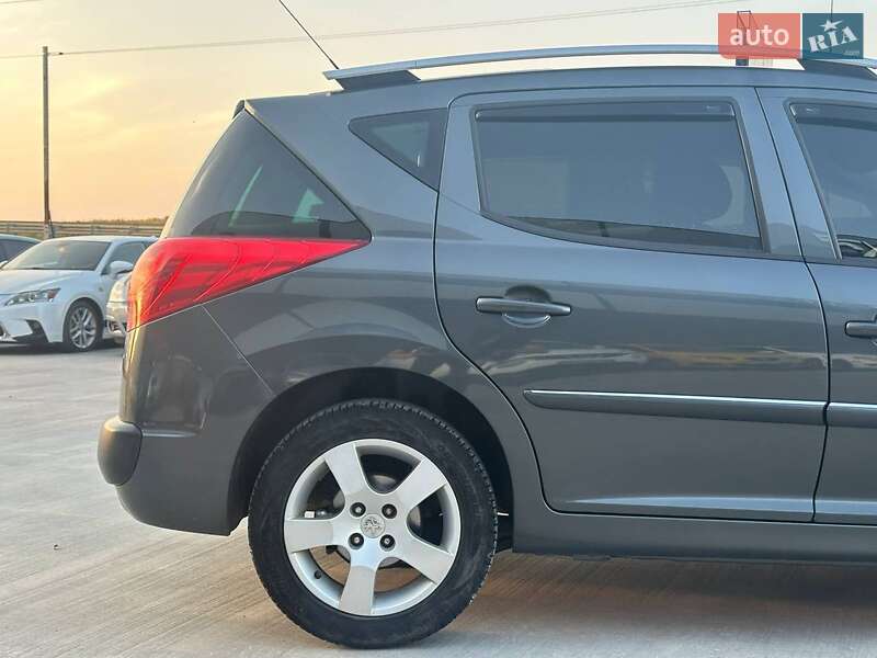 Универсал Peugeot 207 2010 в Львове