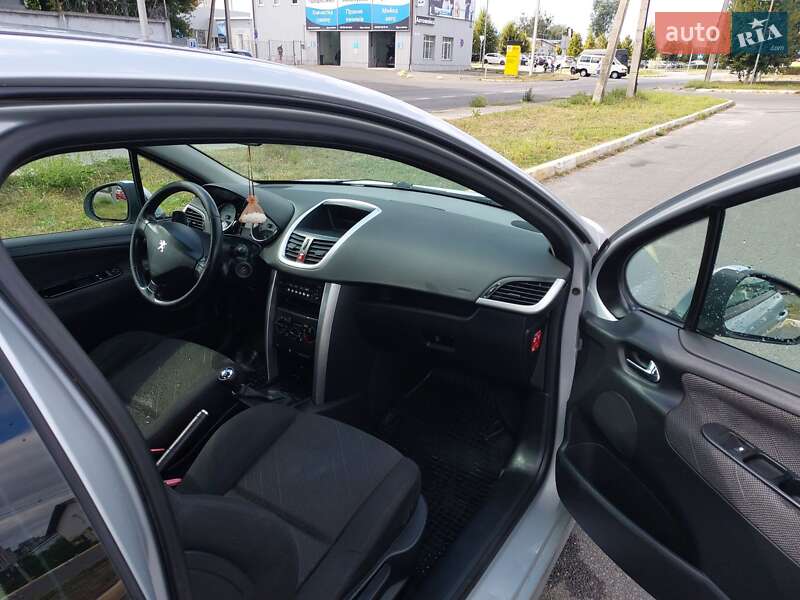Хетчбек Peugeot 207 2007 в Бучі