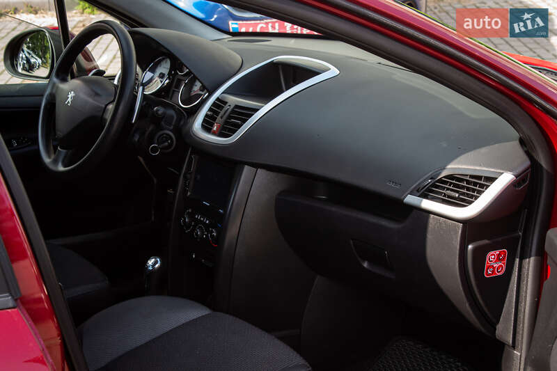 Хэтчбек Peugeot 207 2010 в Львове