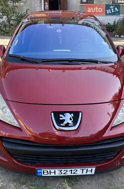 Хэтчбек Peugeot 207 2010 в Подольске