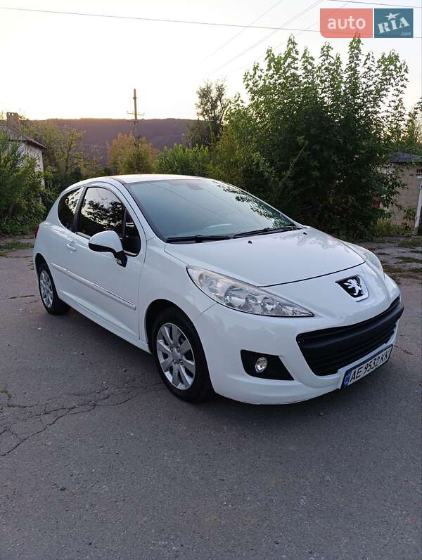 Peugeot 207 2011 Peugeot 207 2011