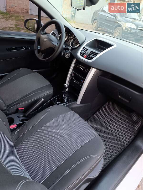 Хэтчбек Peugeot 207 2011 в Кривом Роге фото 18 Хэтчбек Peugeot 207 2011 в Кривом Роге
