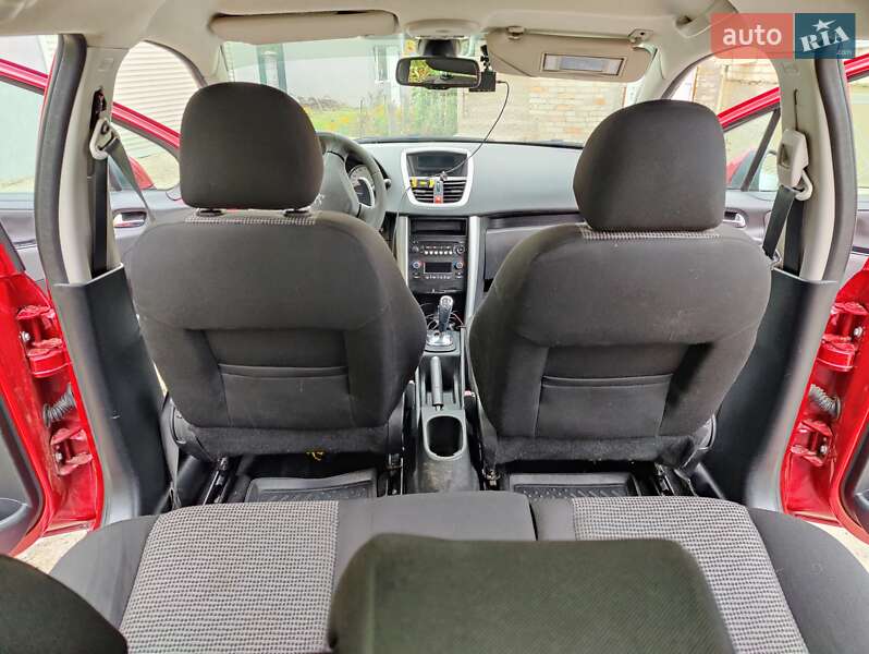 Хэтчбек Peugeot 207 2010 в Луцке