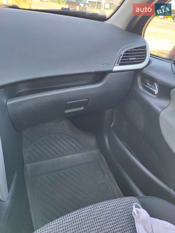 Хэтчбек Peugeot 207 2010 в Луцке