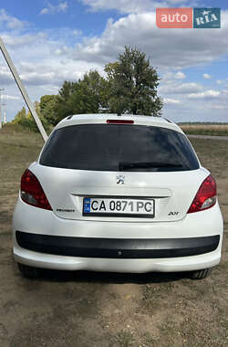 Хетчбек Peugeot 207 2011 в 