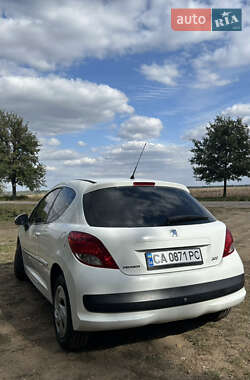 Хетчбек Peugeot 207 2011 в 
