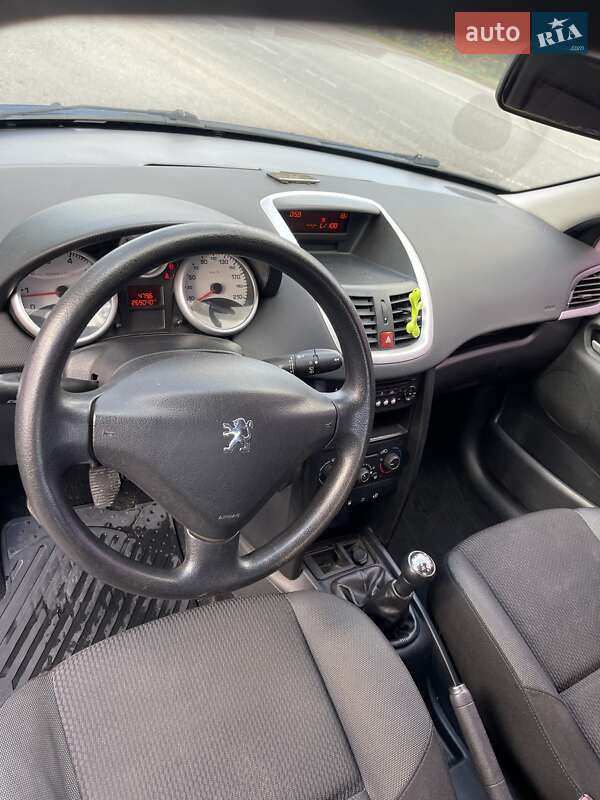 Хетчбек Peugeot 207 2010 в Каневі