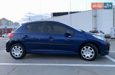 Хэтчбек Peugeot 207 2009 в 