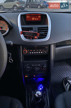 Хэтчбек Peugeot 207 2009 в 