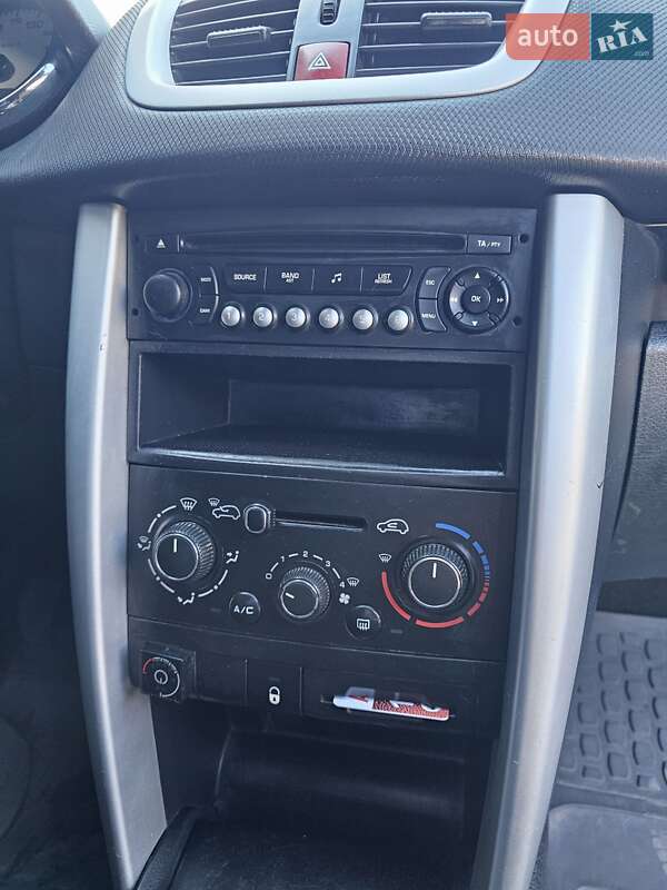 Хэтчбек Peugeot 207 2011 в Киеве