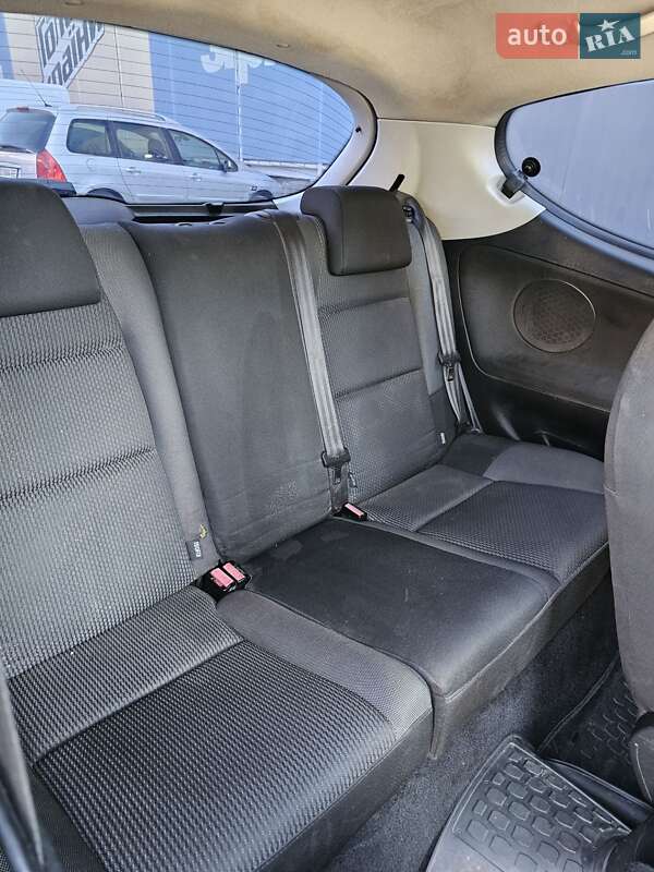 Хэтчбек Peugeot 207 2011 в Киеве