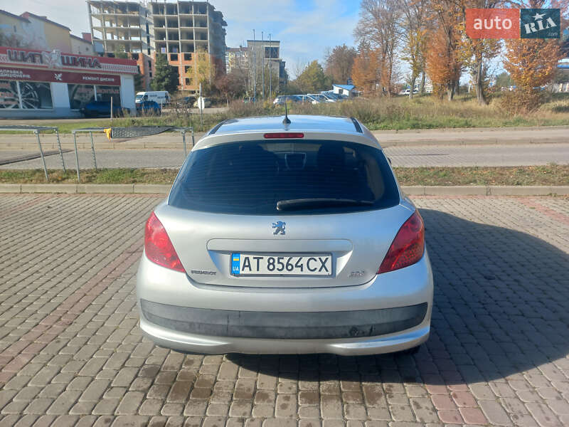 Хэтчбек Peugeot 207 2009 в Ивано-Франковске