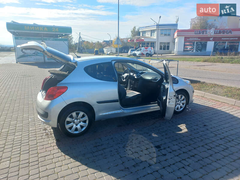 Хэтчбек Peugeot 207 2009 в Ивано-Франковске