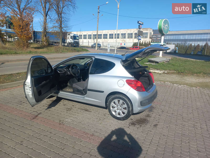 Хэтчбек Peugeot 207 2009 в Ивано-Франковске