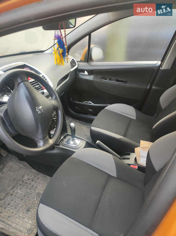Хетчбек Peugeot 207 2008 в Львові