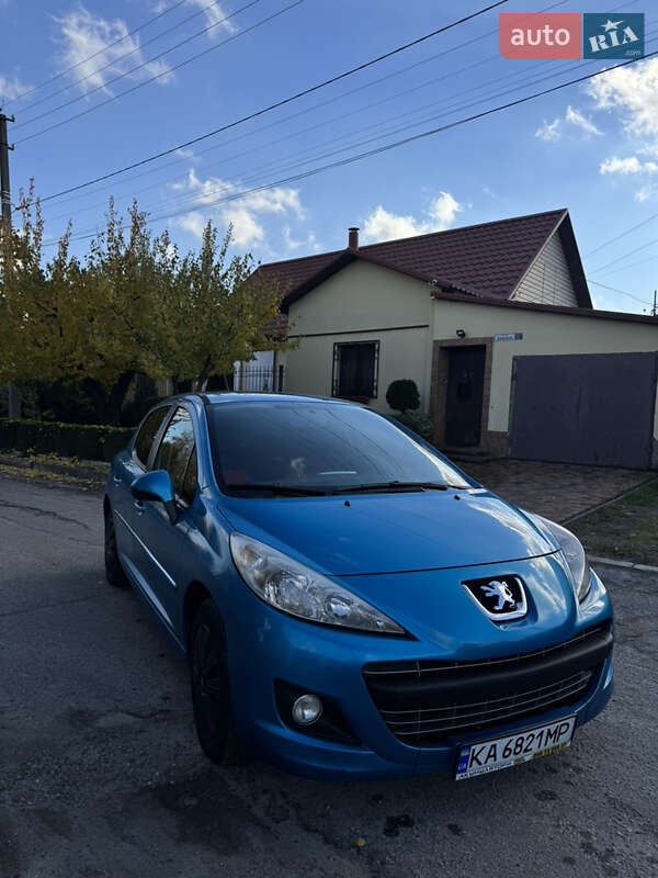 Хэтчбек Peugeot 207 2011 в Запорожье