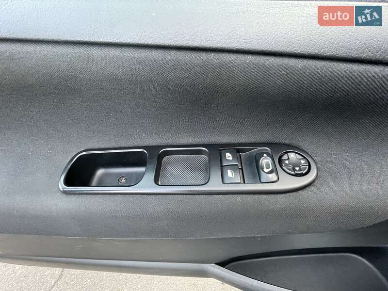 Хэтчбек Peugeot 207 2012 в Киеве фото 21 Хэтчбек Peugeot 207 2012 в Киеве