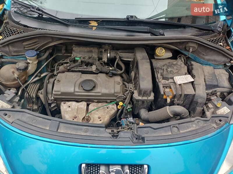 Хетчбек Peugeot 207 2011 в Києві