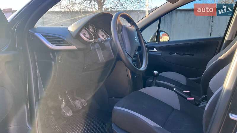 Хетчбек Peugeot 207 2009 в Волочиську