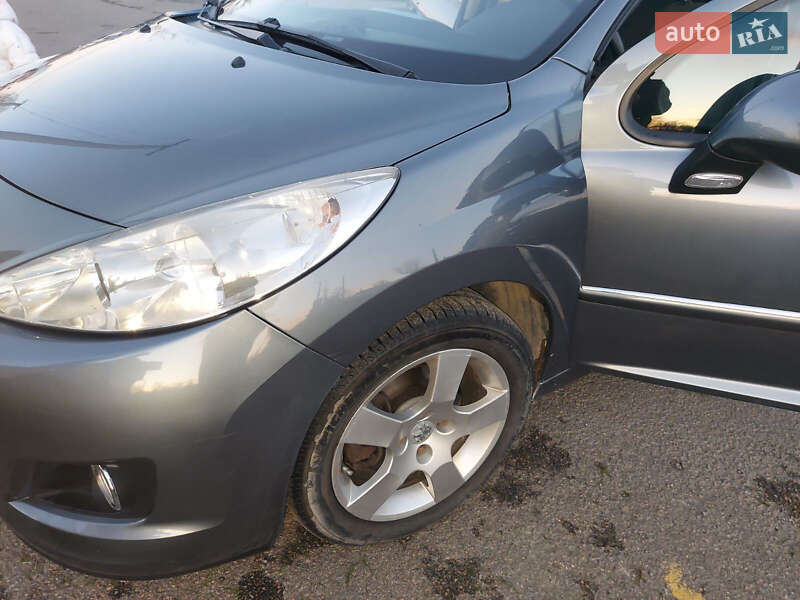 Хэтчбек Peugeot 207 2010 в Ходорове