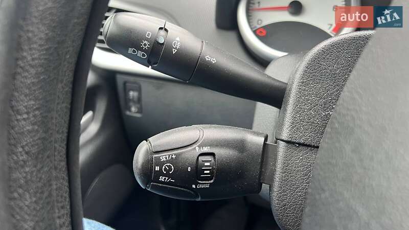 Хэтчбек Peugeot 207 2008 в Киеве