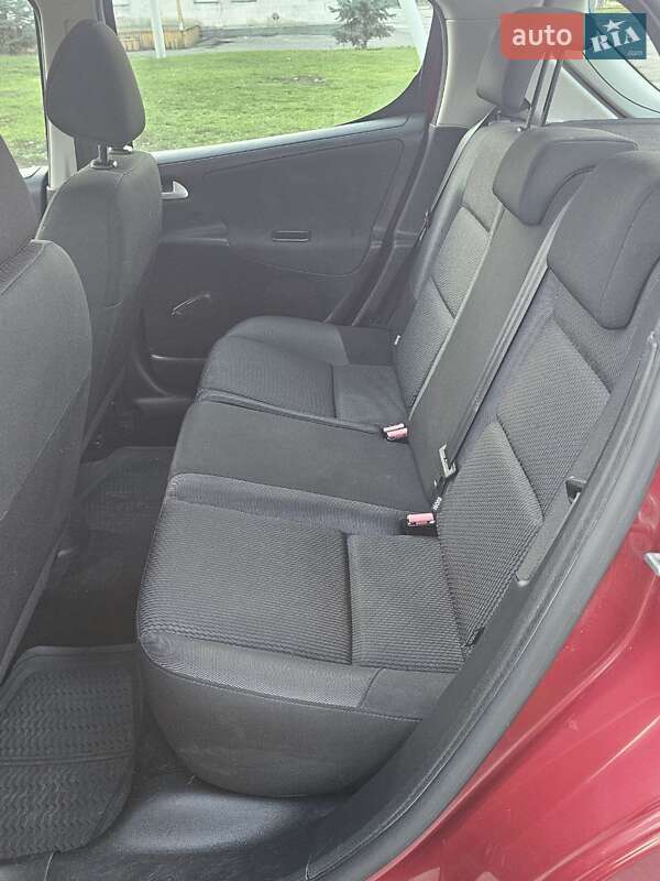 Хэтчбек Peugeot 207 2010 в Киеве