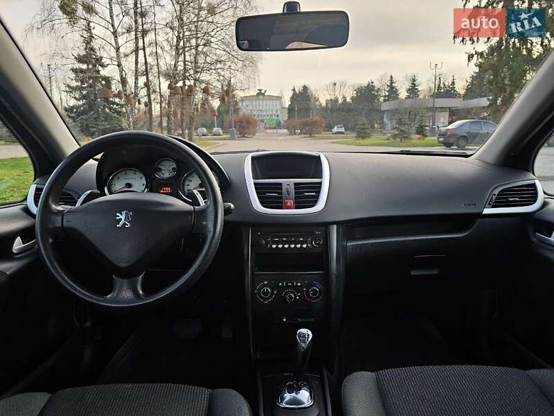 Хэтчбек Peugeot 207 2010 в Киеве