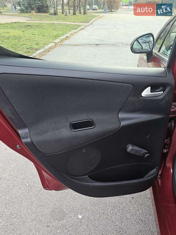 Хэтчбек Peugeot 207 2010 в Киеве фото 15 Хэтчбек Peugeot 207 2010 в Киеве