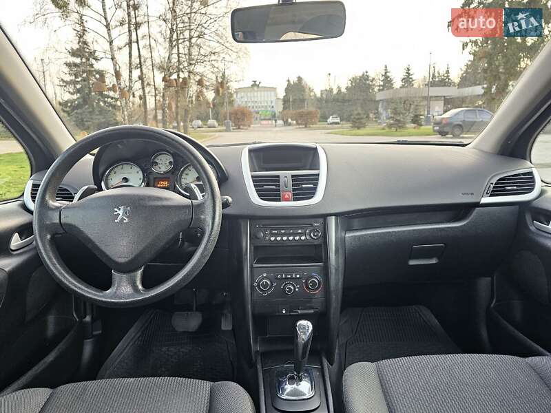 Хэтчбек Peugeot 207 2010 в Киеве фото 22 Хэтчбек Peugeot 207 2010 в Киеве