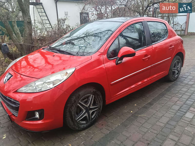 Хэтчбек Peugeot 207 2011 в Брусилове