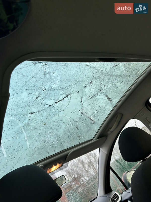 Хэтчбек Peugeot 207 2011 в Брусилове