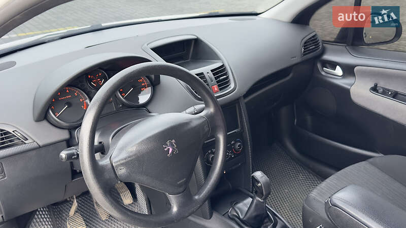 Хетчбек Peugeot 207 2010 в Чернівцях фото 9 Хетчбек Peugeot 207 2010 в Чернівцях