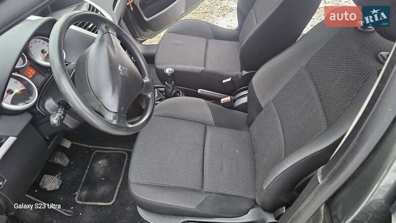 Хэтчбек Peugeot 207 2010 в Стрые