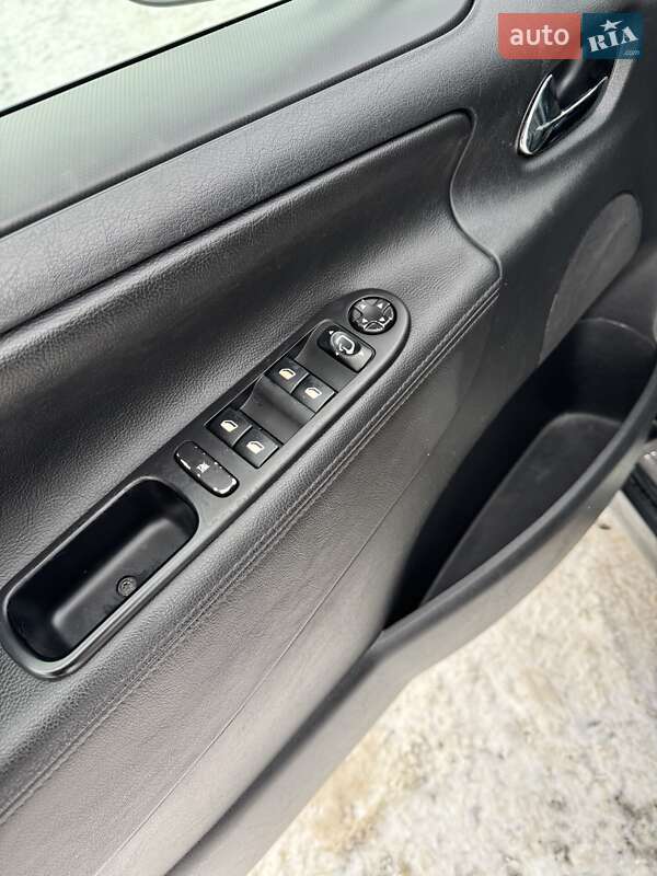 Универсал Peugeot 207 2011 в Луцке