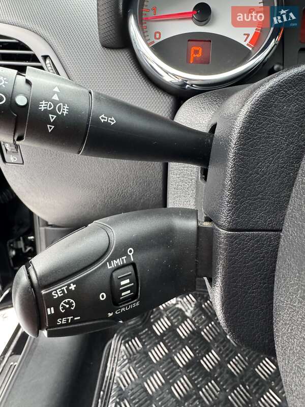 Универсал Peugeot 207 2011 в Луцке