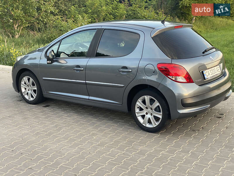 Хэтчбек Peugeot 207 2011 в Умани