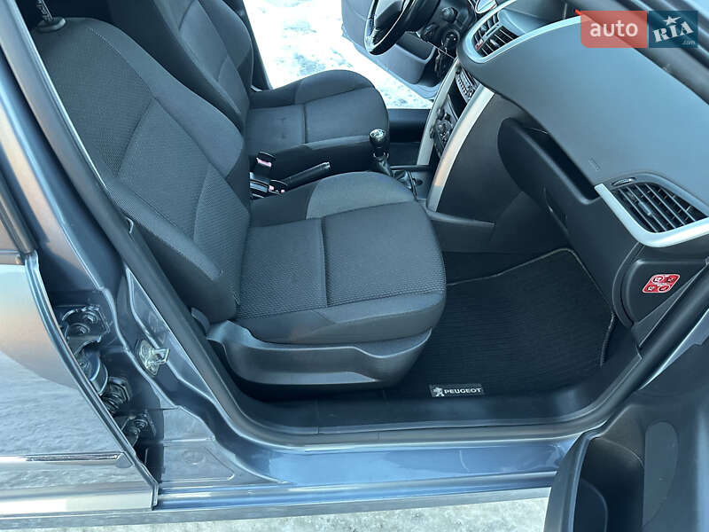 Хэтчбек Peugeot 207 2011 в Умани