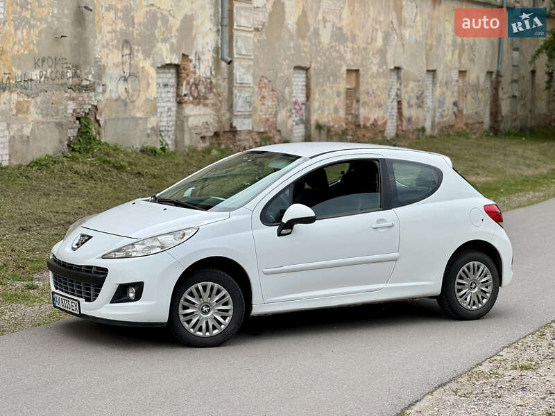 Хэтчбек Peugeot 207 2011 в Чугуеве