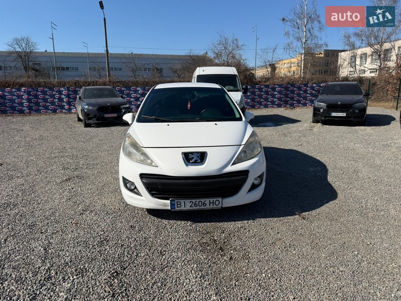 Хэтчбек Peugeot 207 2010 в Киеве