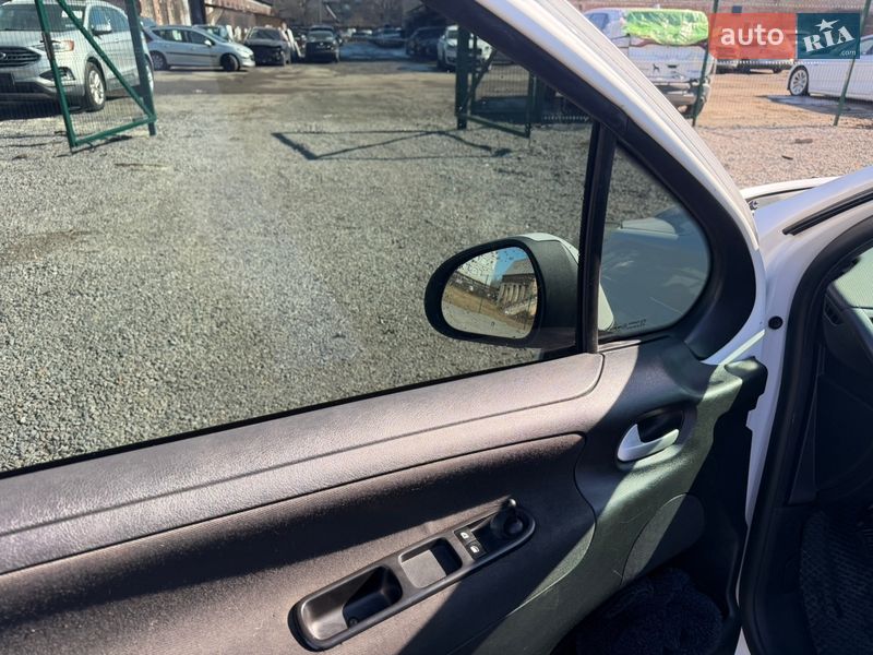 Хэтчбек Peugeot 207 2010 в Киеве