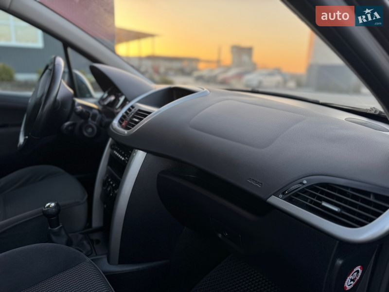 Хетчбек Peugeot 207 2006 в Рівному