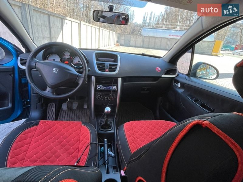 Хэтчбек Peugeot 207 2011 в Запорожье