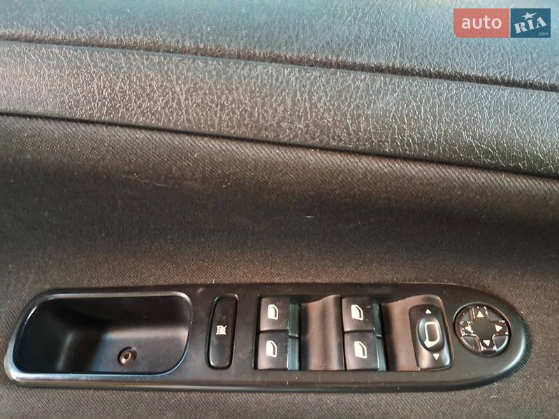 Хэтчбек Peugeot 207 2012 в Киеве фото 12 Хэтчбек Peugeot 207 2012 в Киеве