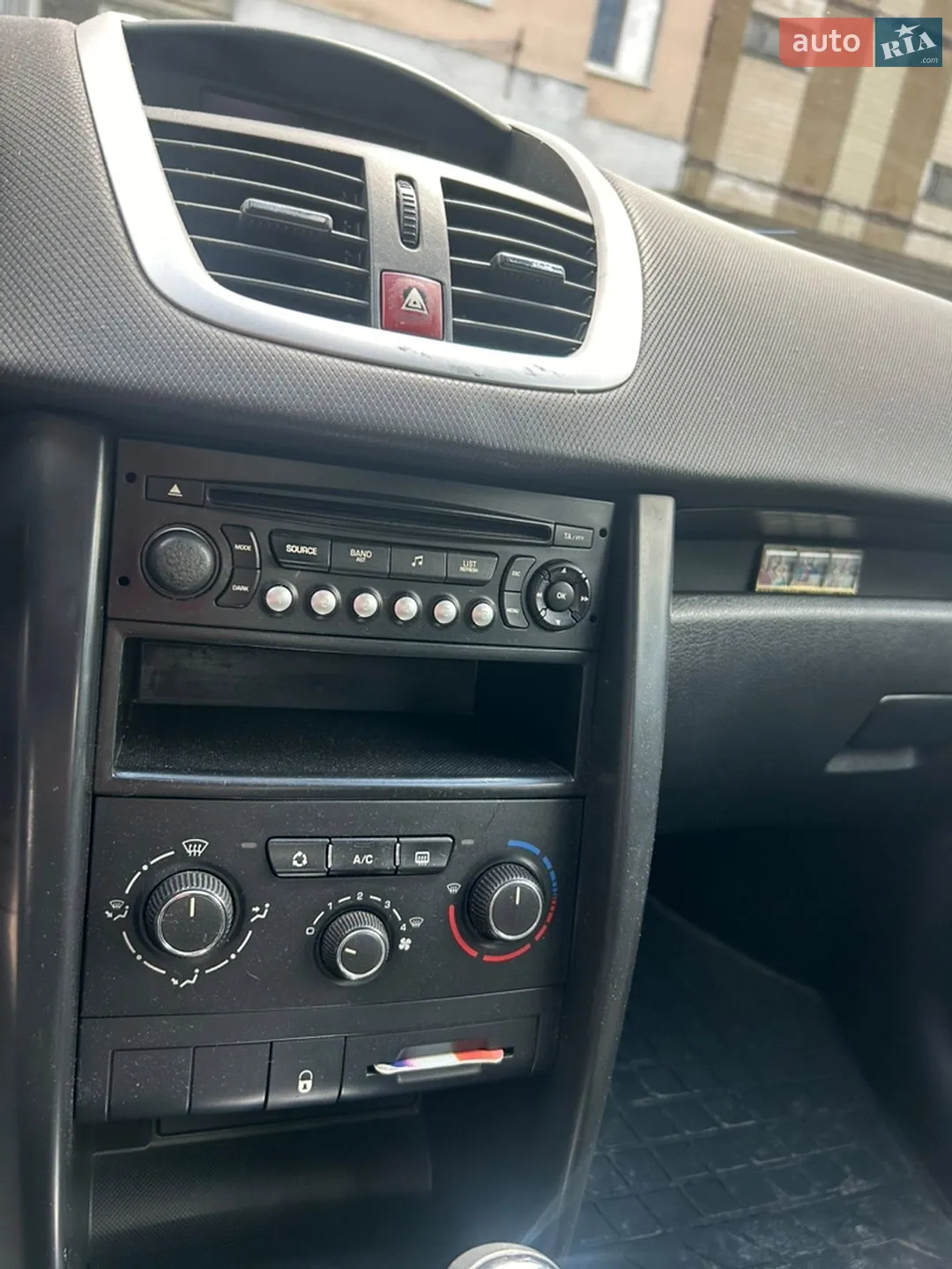 2010 Peugeot 207 - мініатюра 10